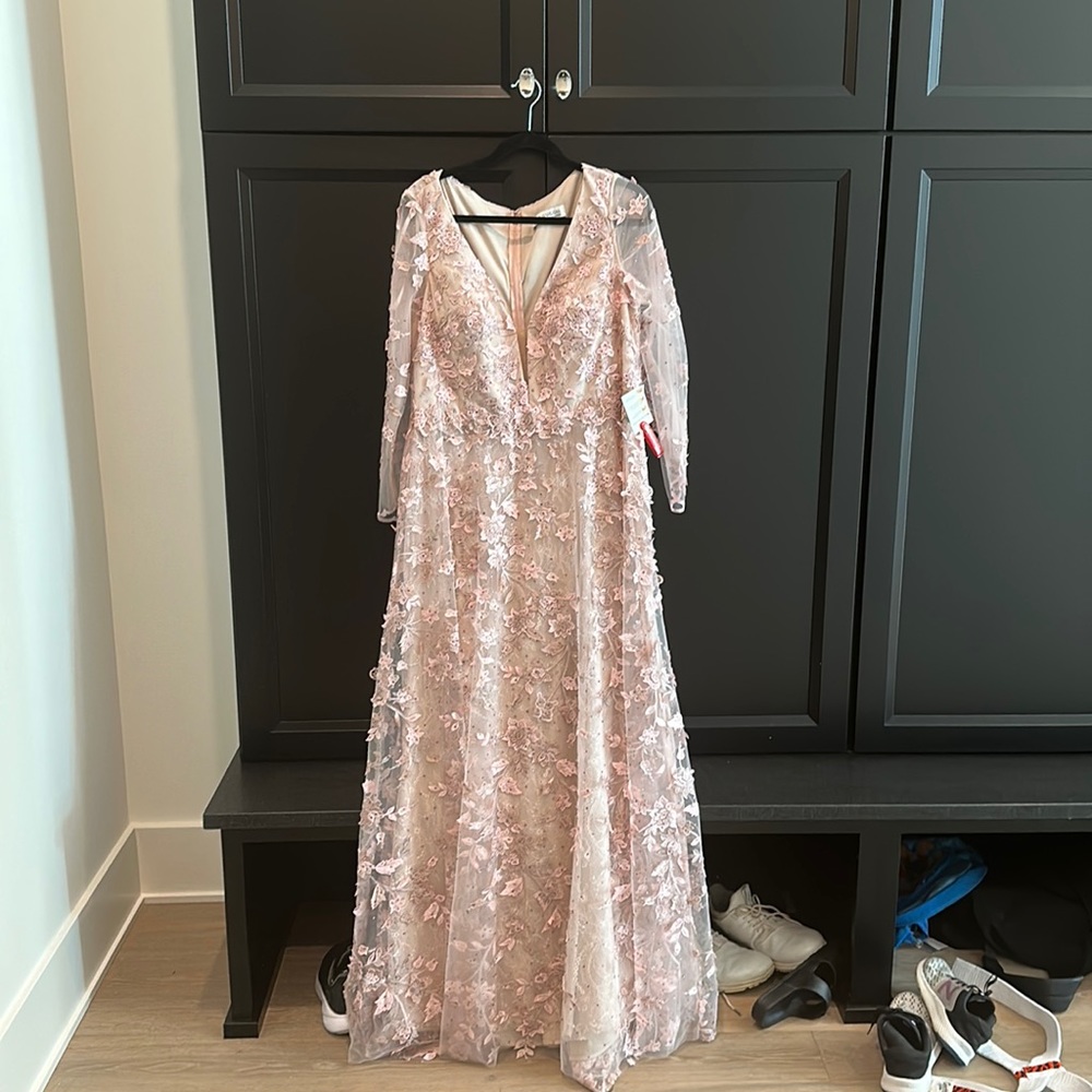 Mac Duggal NEW gown